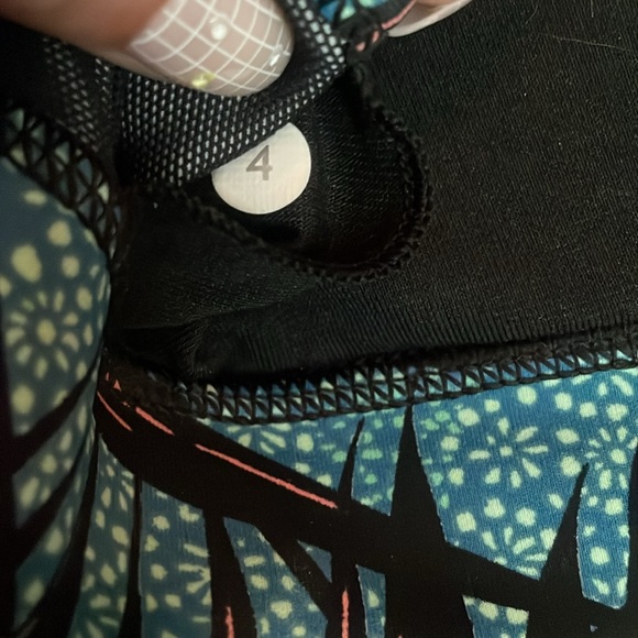Lululemon Tropical Print Sports Bra - Picture 4 of 4